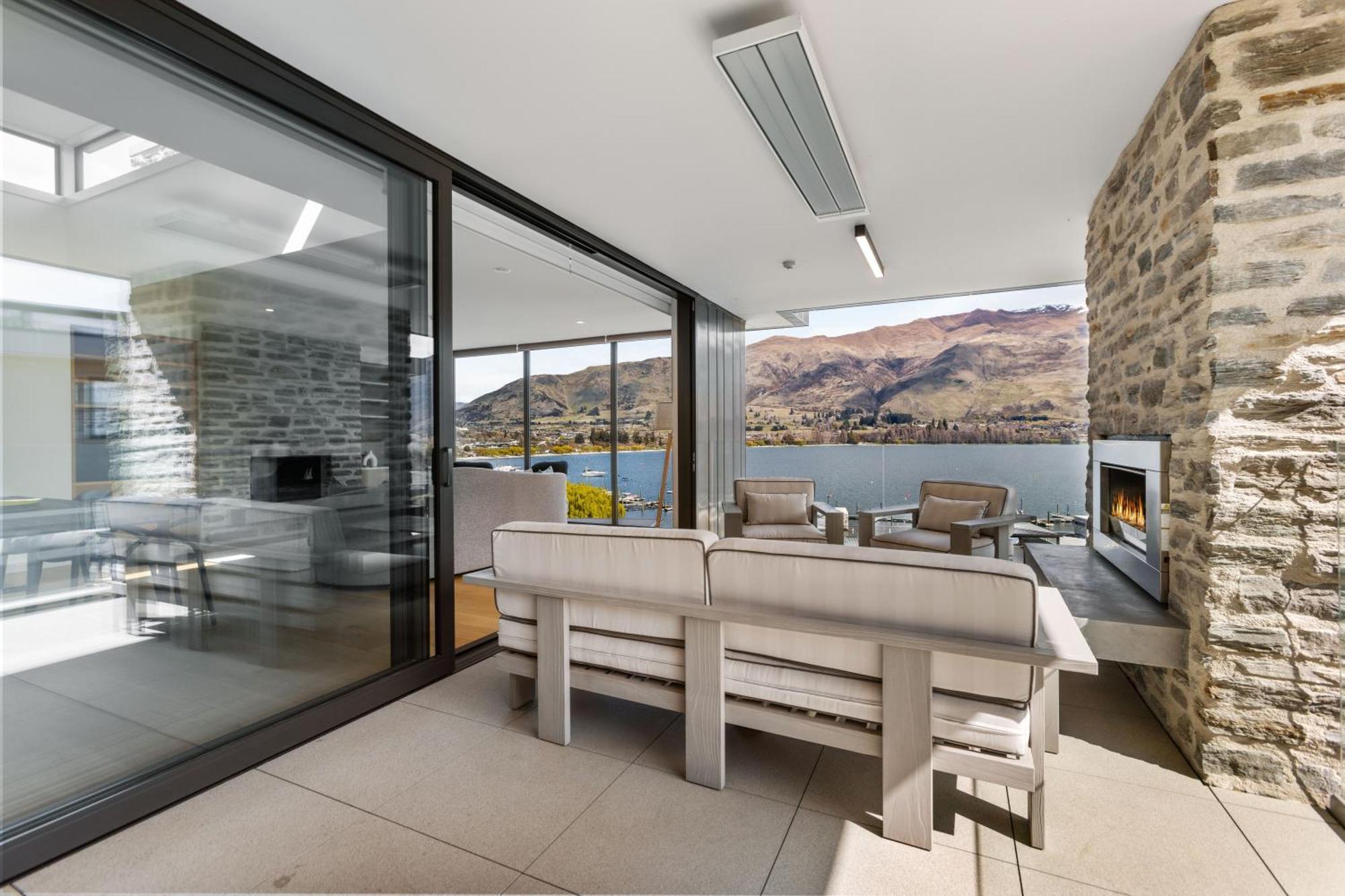 Penthouse With Marina Views - Or Two Bedroom Apartment *