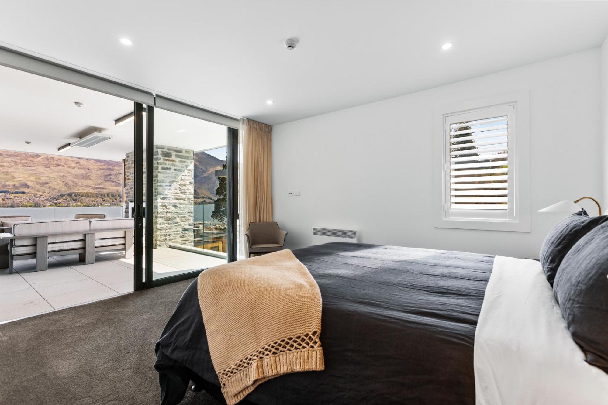 Penthouse With Marina Views - Or Two Bedroom Apartment