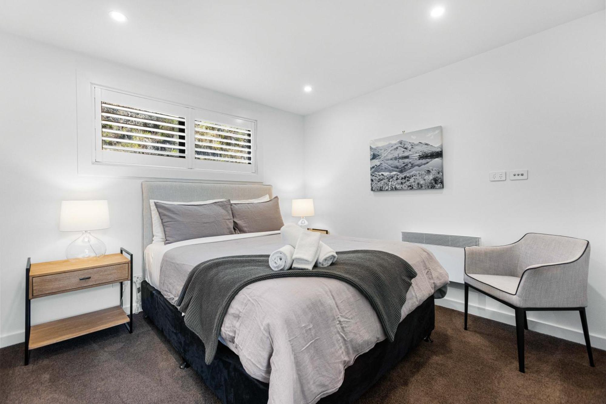 Penthouse With Marina Views - Or Two Bedroom Apartment Wanaka