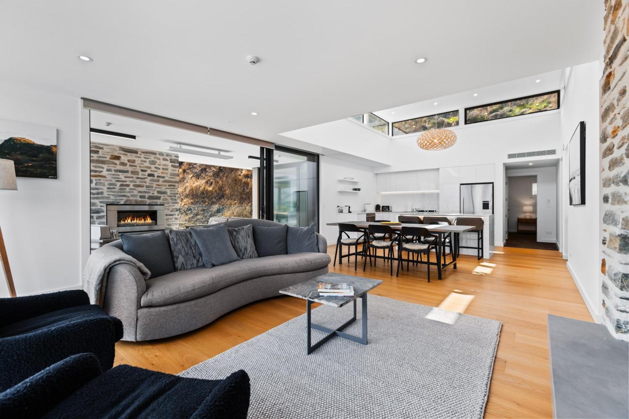 Penthouse With Marina Views - Or Two Bedroom Apartment Wanaka