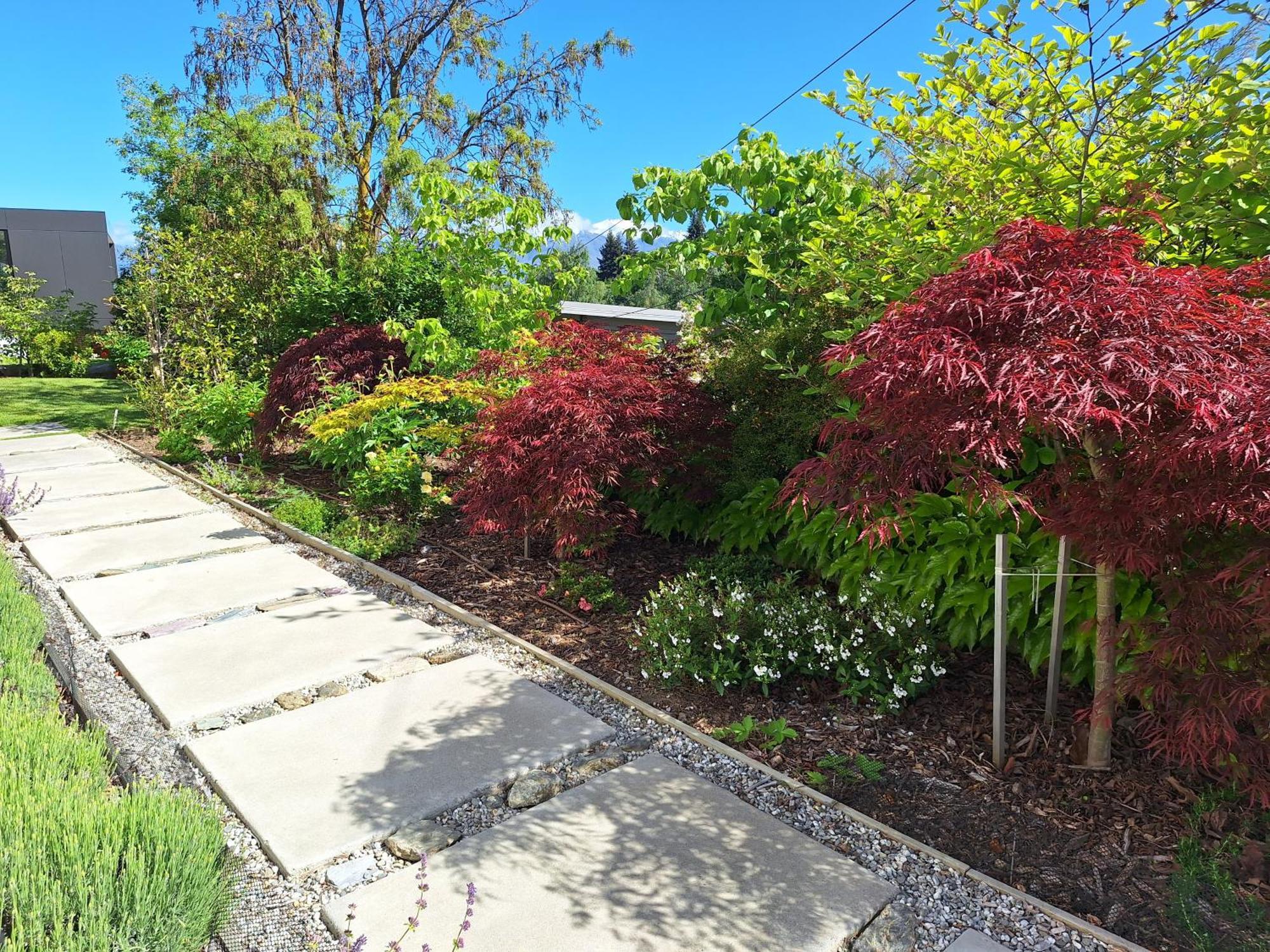 Kowhai -private Opposite Golf Course In *