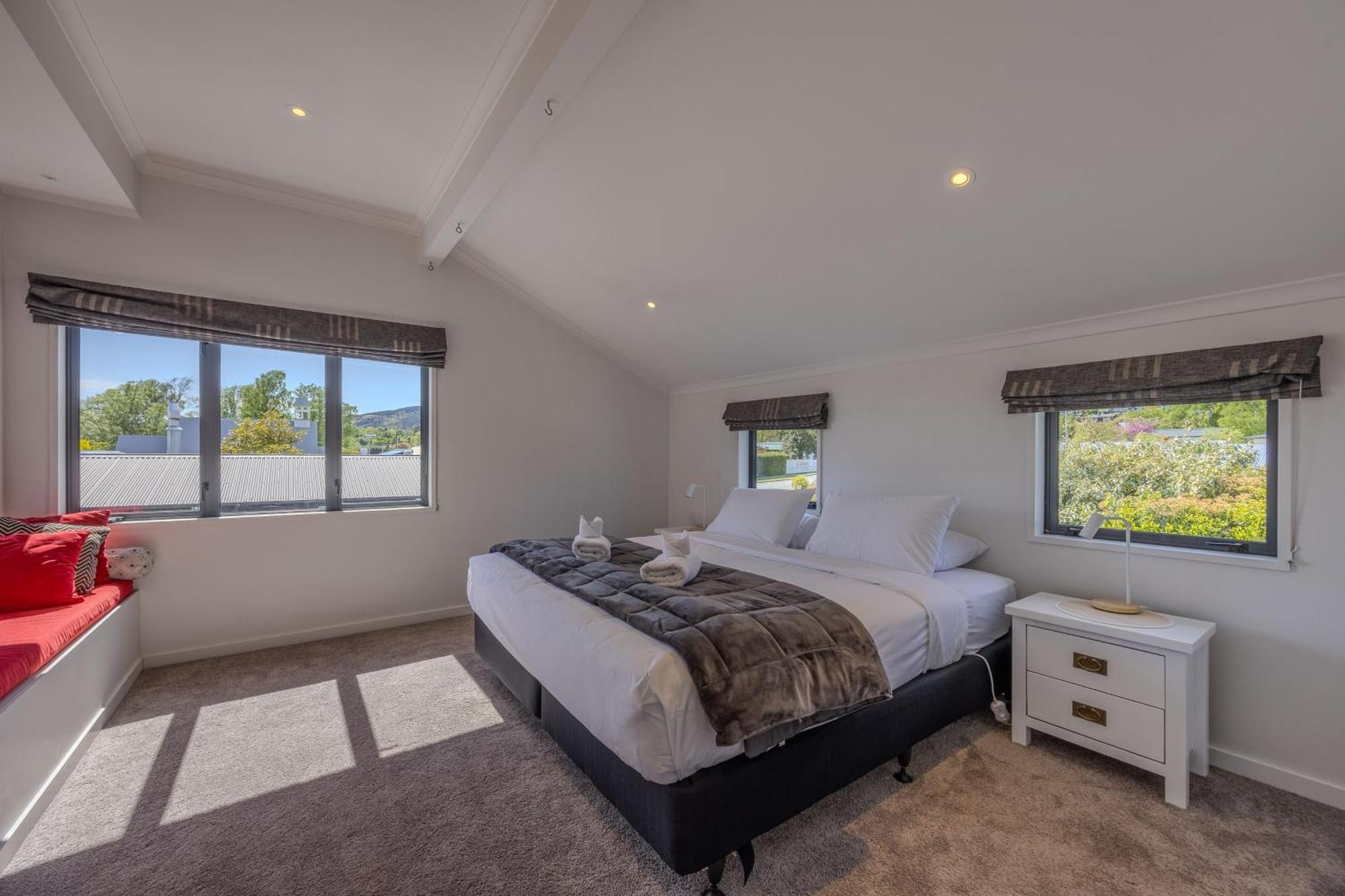 Mountain & Views In Wanaka