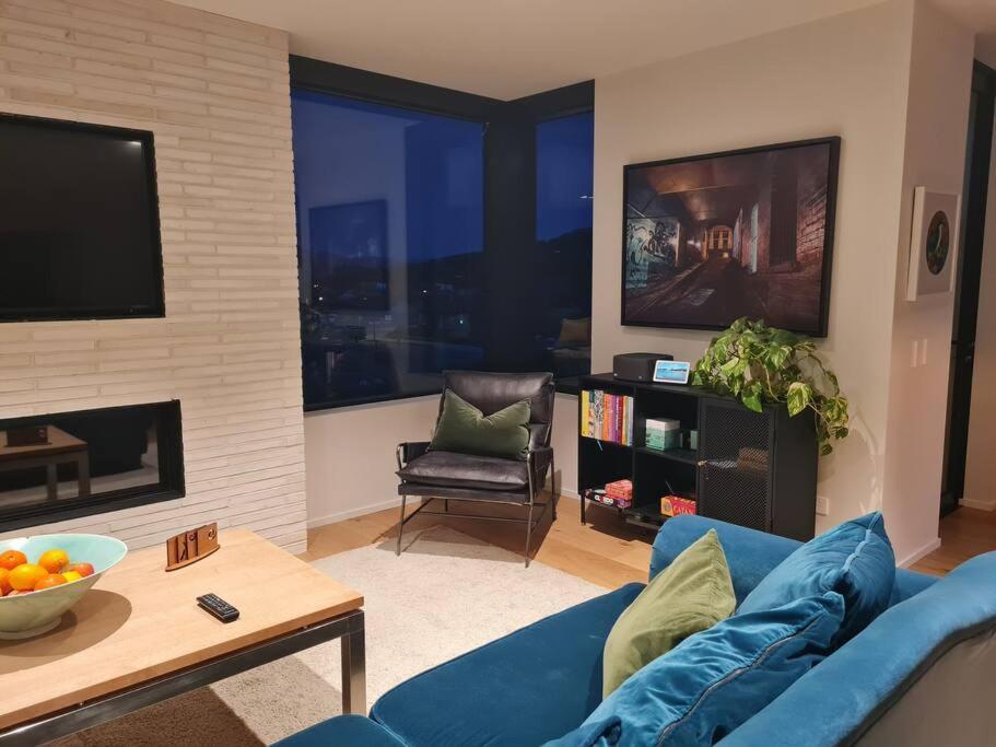 Mountain View Modern - Large With Bar & Hot Tub *