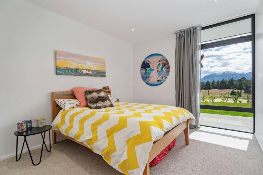 Holiday home Mountain View Modern - Large With Bar & Hot Tub *