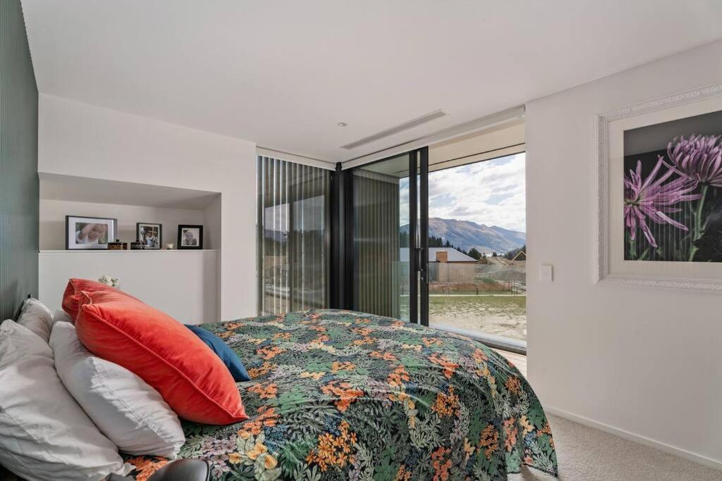 Mountain View Modern - Large With Bar & Hot Tub *