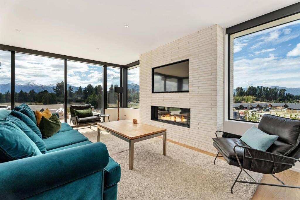 Mountain View Modern - Large With Bar & Hot Tub