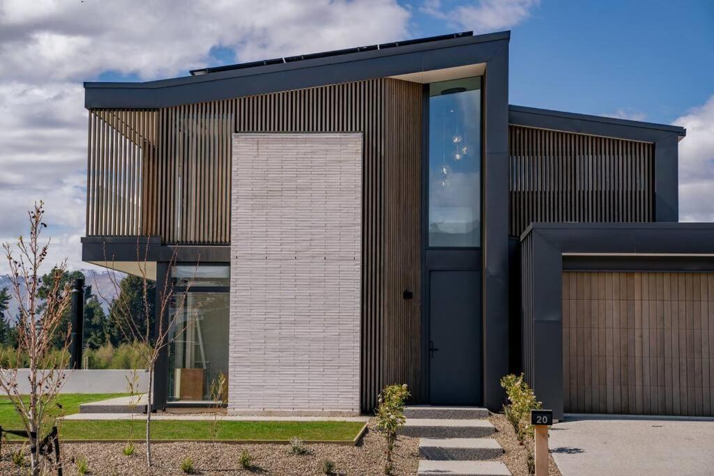 Holiday home Mountain View Modern - Large With Bar & Hot Tub