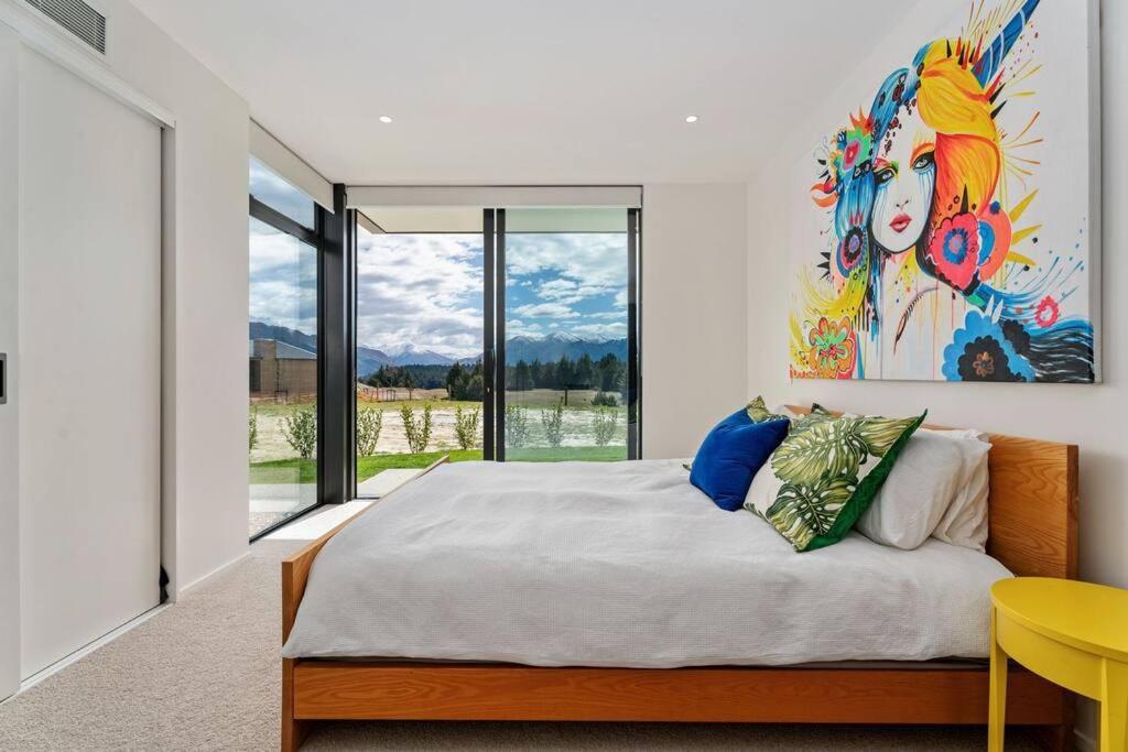 Mountain View Modern - Large With Bar & Hot Tub Holiday home *