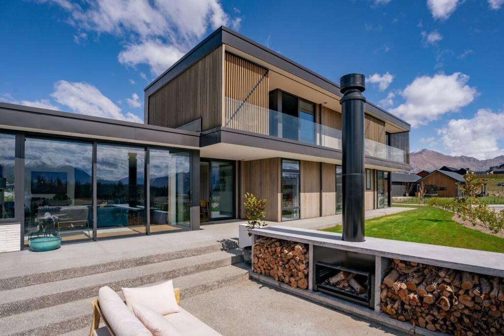 Mountain View Modern - Large With Bar & Hot Tub