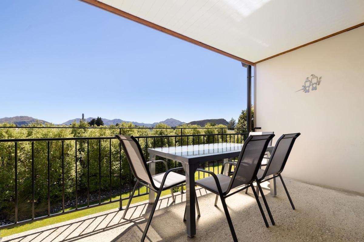 Aspiring Mountain Views Apartment