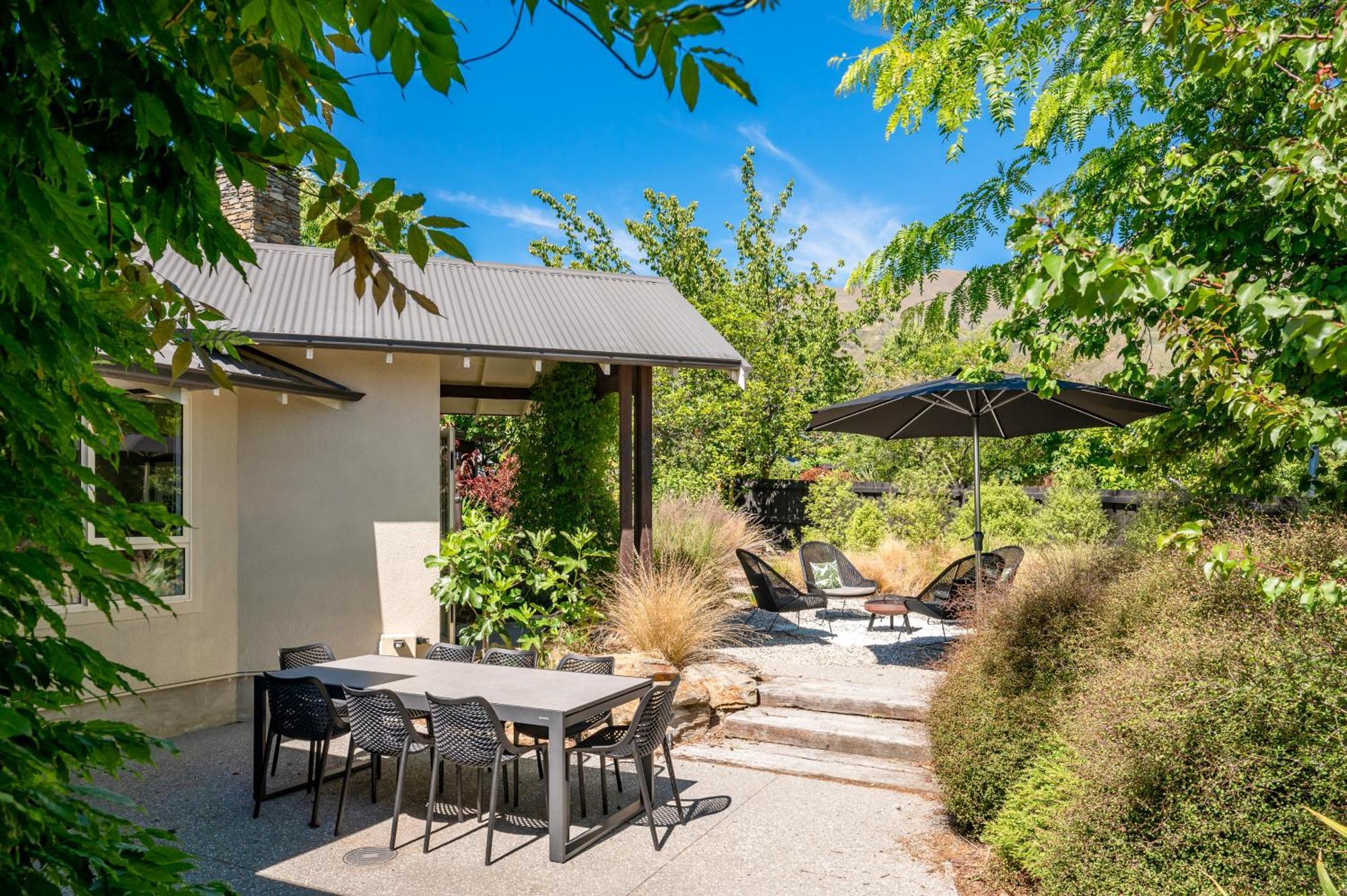 Emerald Oasis By Sotheby's Luxury Homes *
