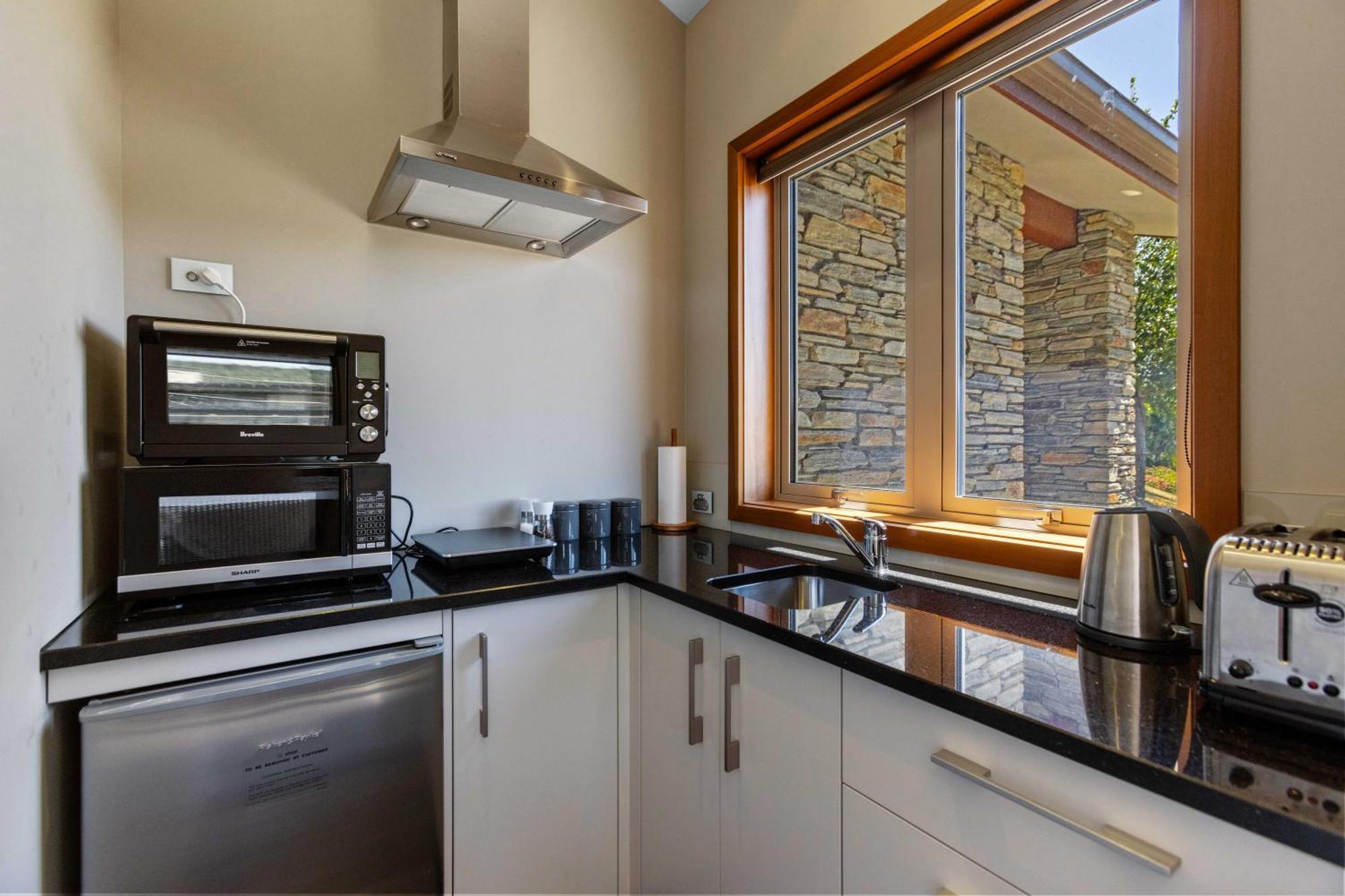 Nestled In Ridgecrest Guest house *