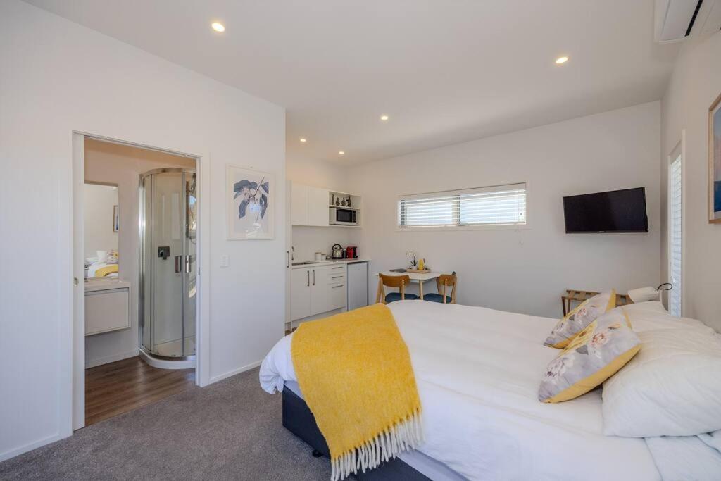 Lakeview Heights - 2020 Built Luxury Large House & Self Contained - 264 Sq Mtr Holiday home *