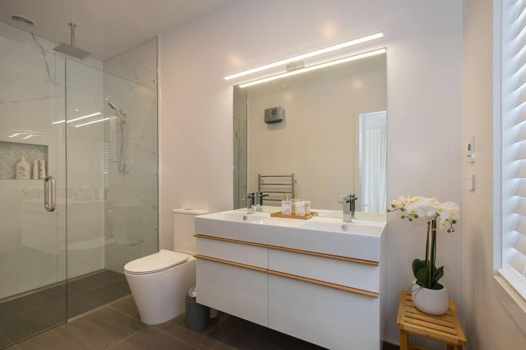 Lakeview Heights - 2020 Built Luxury Large House & Self Contained - 264 Sq Mtr