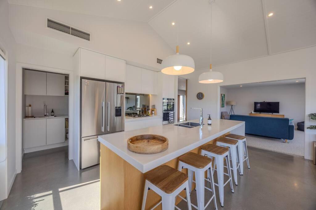 Holiday home Lakeview Heights - 2020 Built Luxury Large House & Self Contained - 264 Sq Mtr