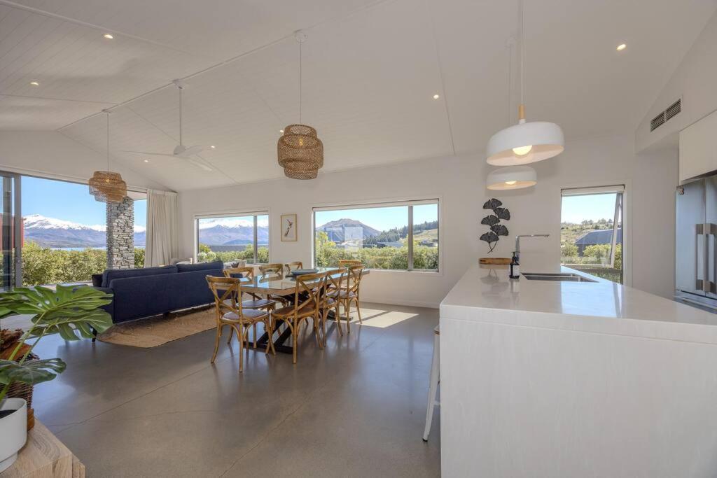 Holiday home Lakeview Heights - 2020 Built Luxury Large House & Self Contained - 264 Sq Mtr