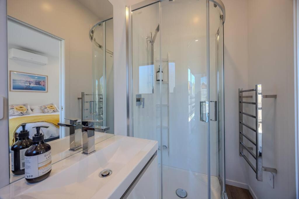 Lakeview Heights - 2020 Built Luxury Large House & Self Contained - 264 Sq Mtr Holiday home *