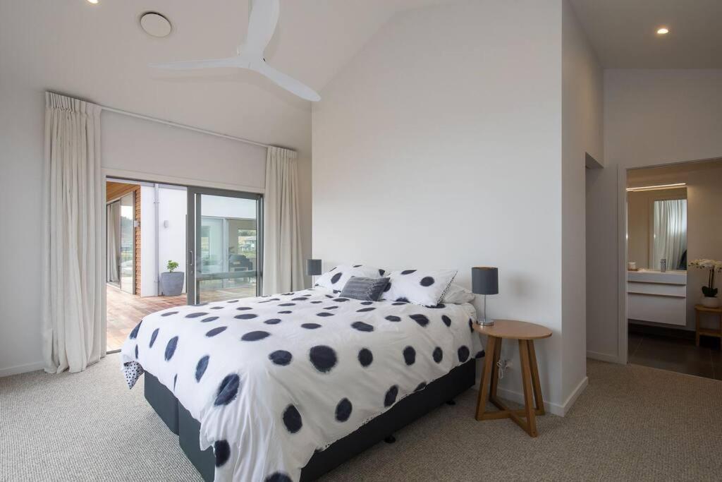 Holiday home Lakeview Heights - 2020 Built Luxury Large House & Self Contained - 264 Sq Mtr *