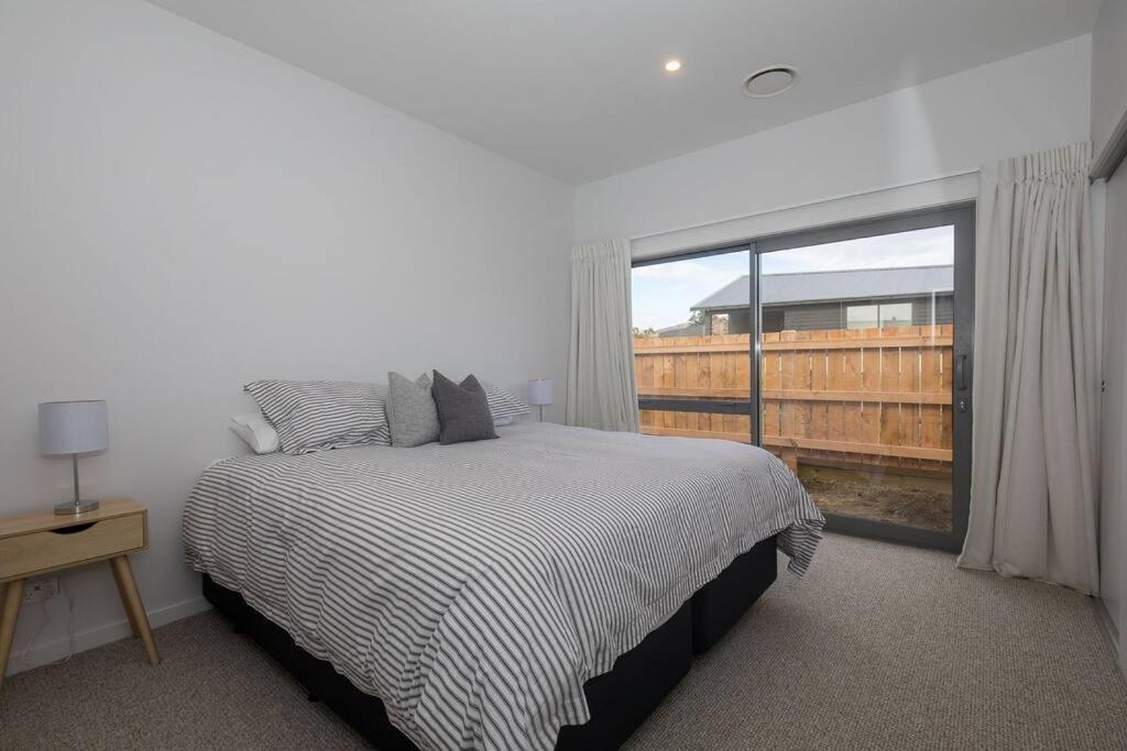 Lakeview Heights - 2020 Built Luxury Large House & Self Contained - 264 Sq Mtr Holiday home Wanaka