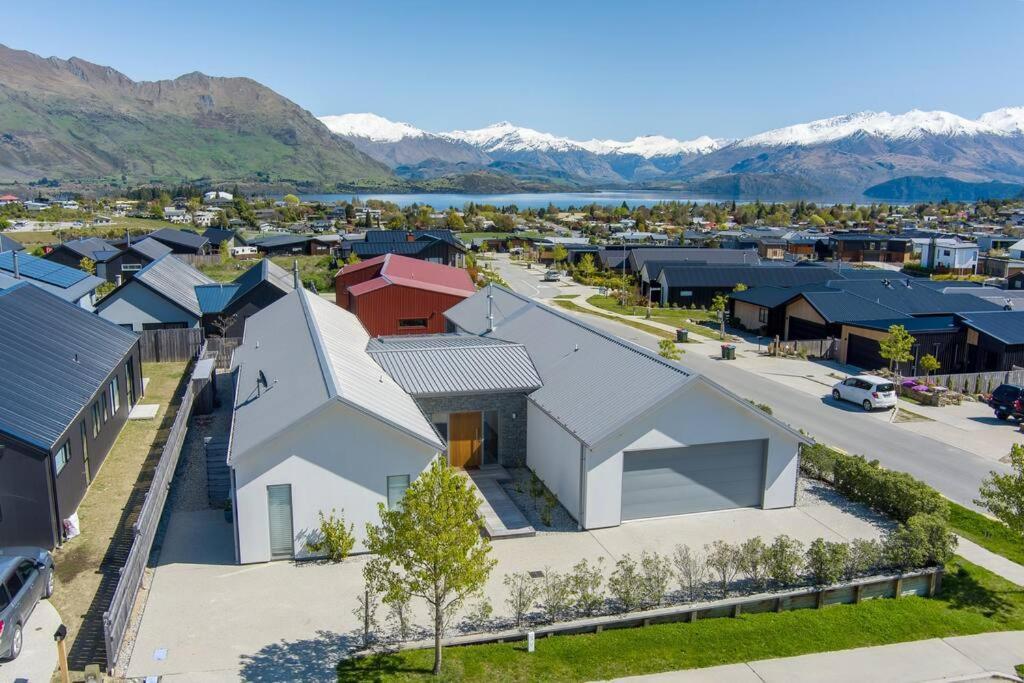 Lakeview Heights - 2020 Built Luxury Large House & Self Contained - 264 Sq Mtr Holiday home