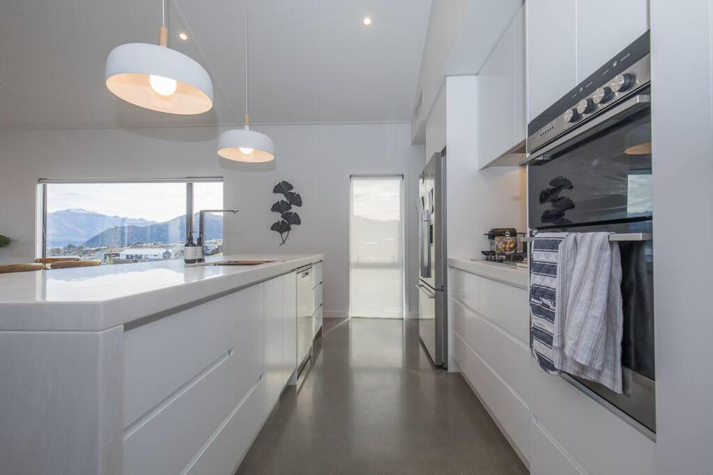 Lakeview Heights - 2020 Built Luxury Large House & Self Contained - 264 Sq Mtr Holiday home