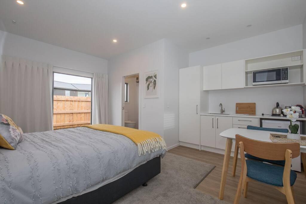 Holiday home Lakeview Heights - 2020 Built Luxury Large House & Self Contained - 264 Sq Mtr