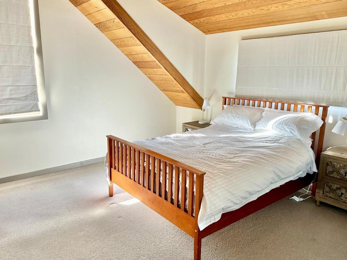 Large Club Style Lodge, Views, Walk To Town Chalet Wanaka