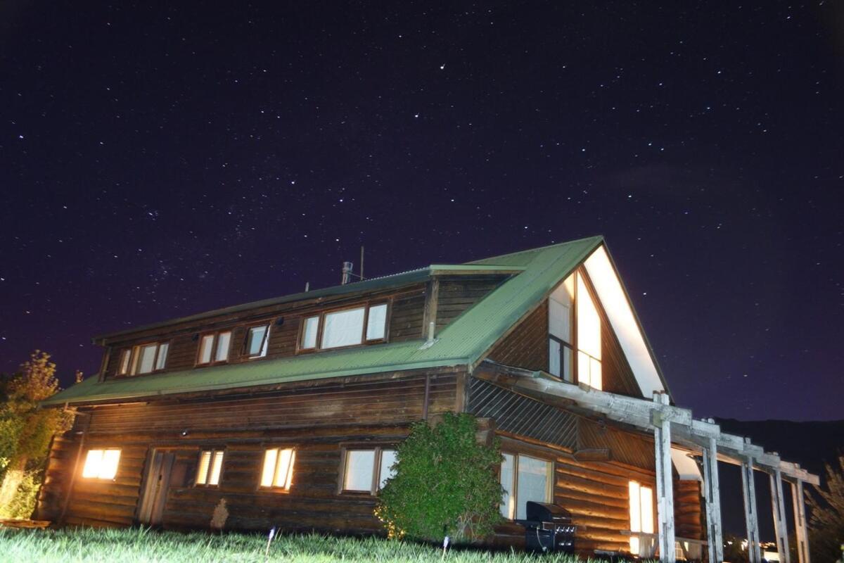 Large Club Style Lodge, Views, Walk To Town * Wanaka