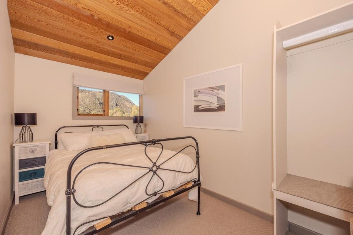 Large Club Style Lodge, Views, Walk To Town