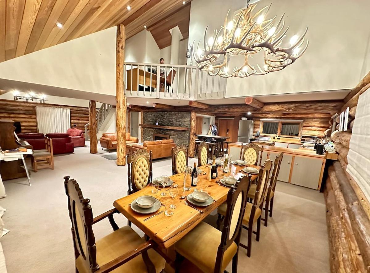 Large Club Style Lodge, Views, Walk To Town Wanaka
