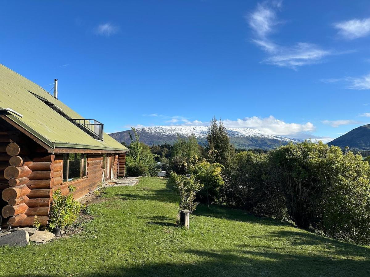 Large Club Style Lodge, Views, Walk To Town *