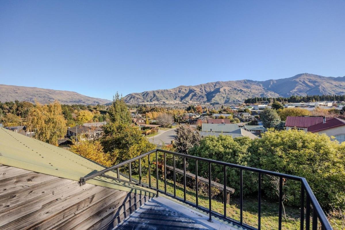 Large Club Style Lodge, Views, Walk To Town Wanaka