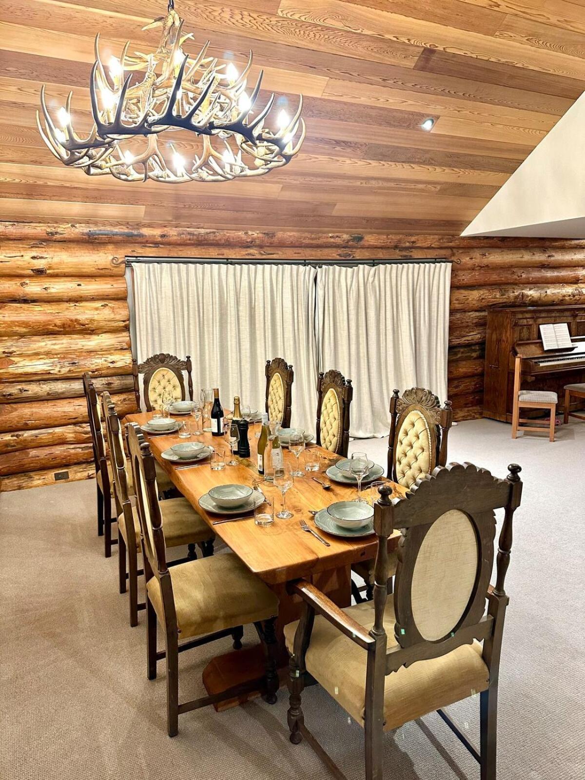 Large Club Style Lodge, Views, Walk To Town * Wanaka