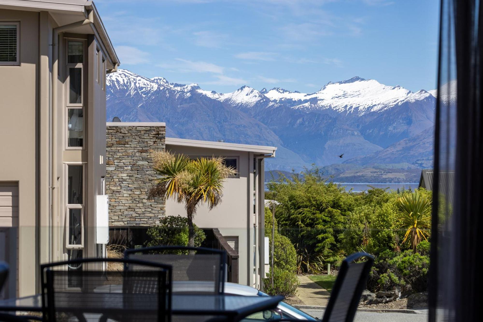 Spacious Alpine View Villa Wanaka