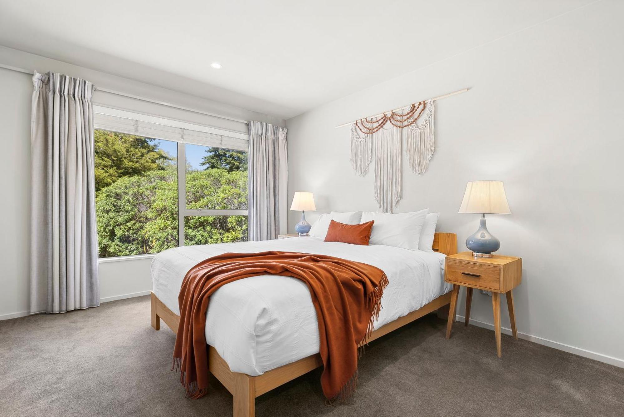 Spacious Alpine View Villa Wanaka