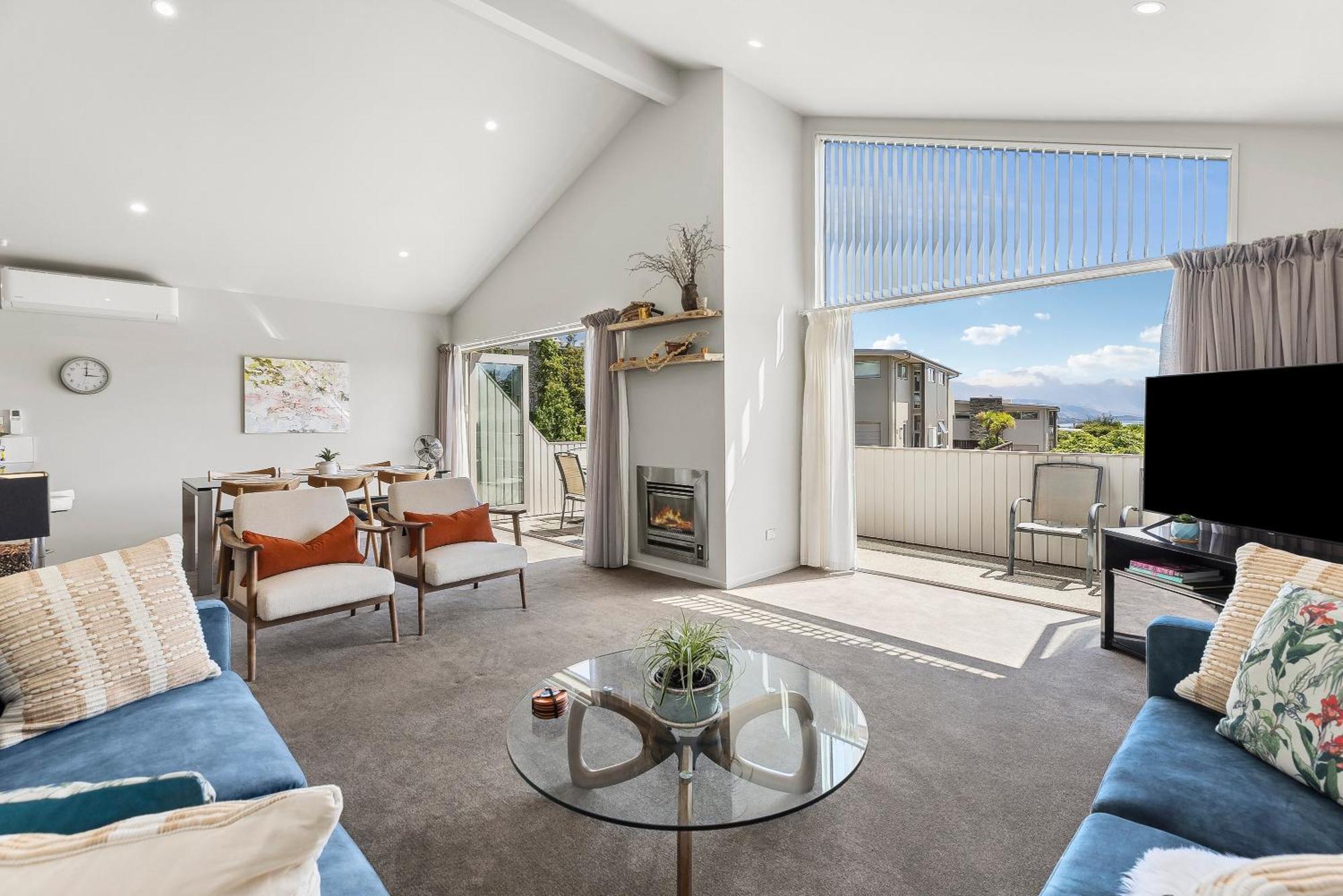 Spacious Alpine View Villa