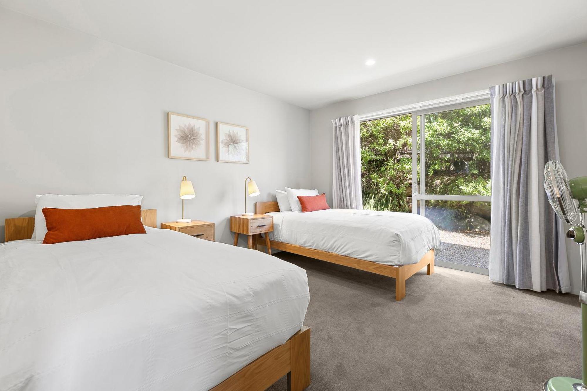 Spacious Alpine View Villa Wanaka