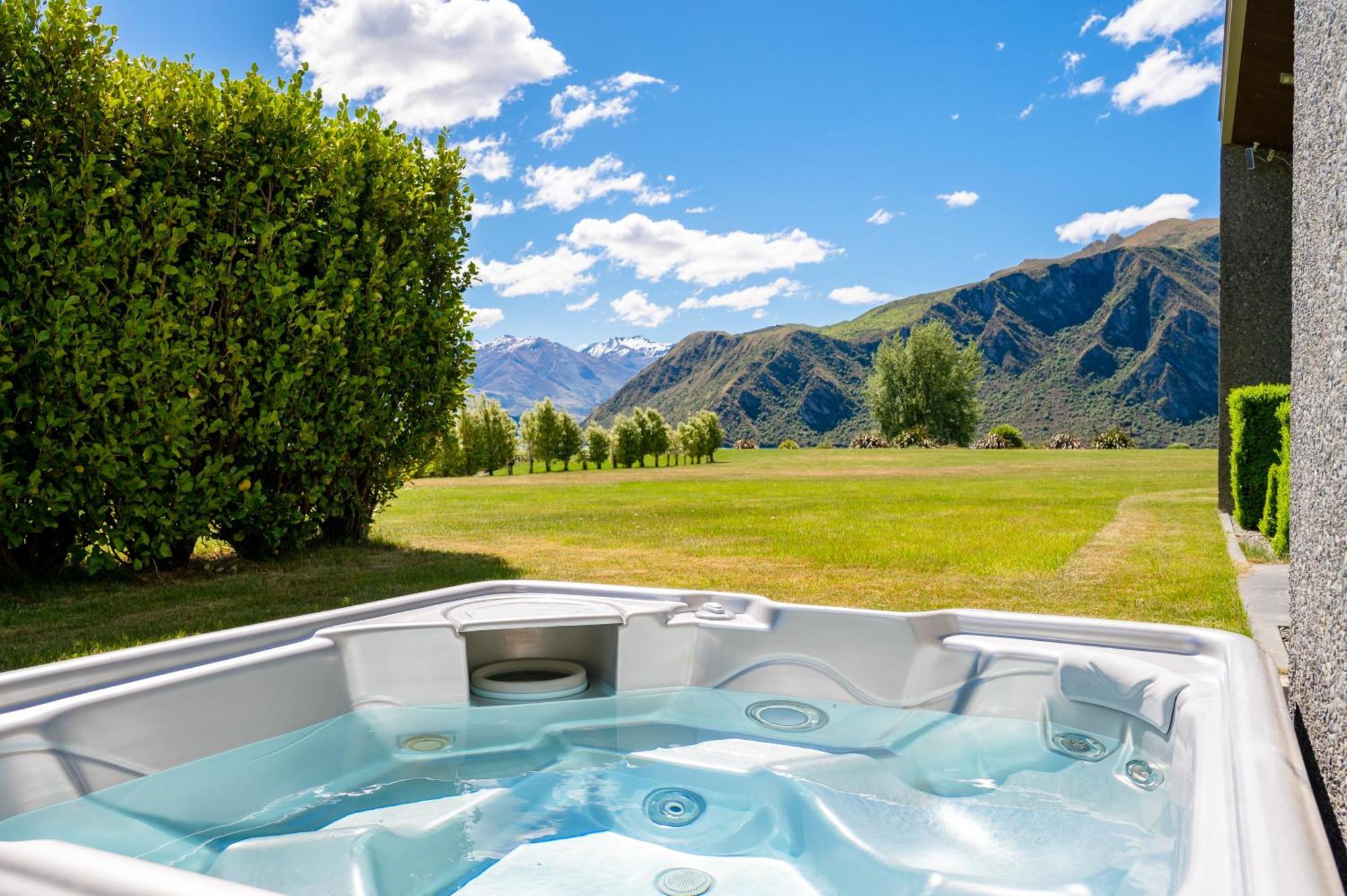 Lakeview By Sotheby's Luxury Homes *