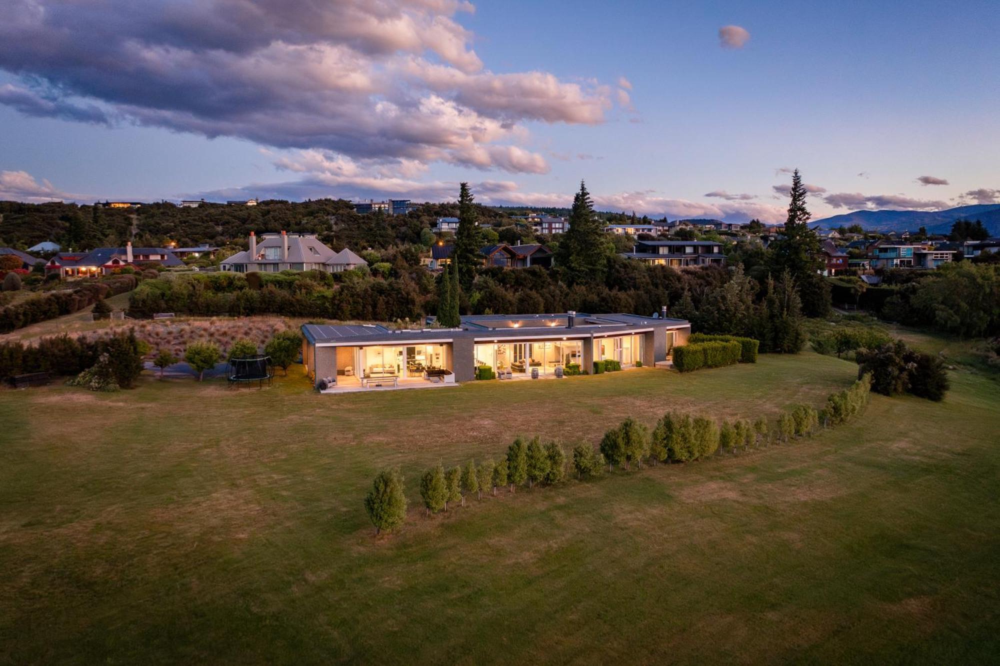 Lakeview By Sotheby's Luxury Homes *