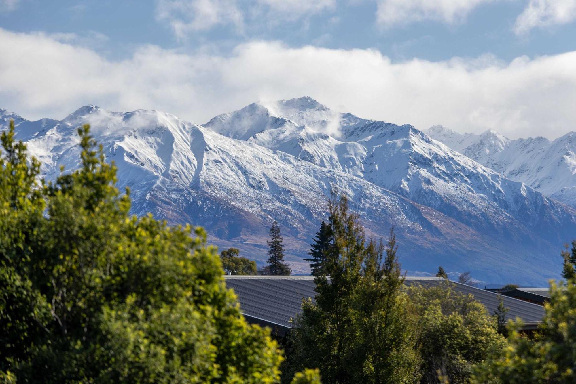 Apartment Contemporary Two Level Escape Near Oakridge Wanaka