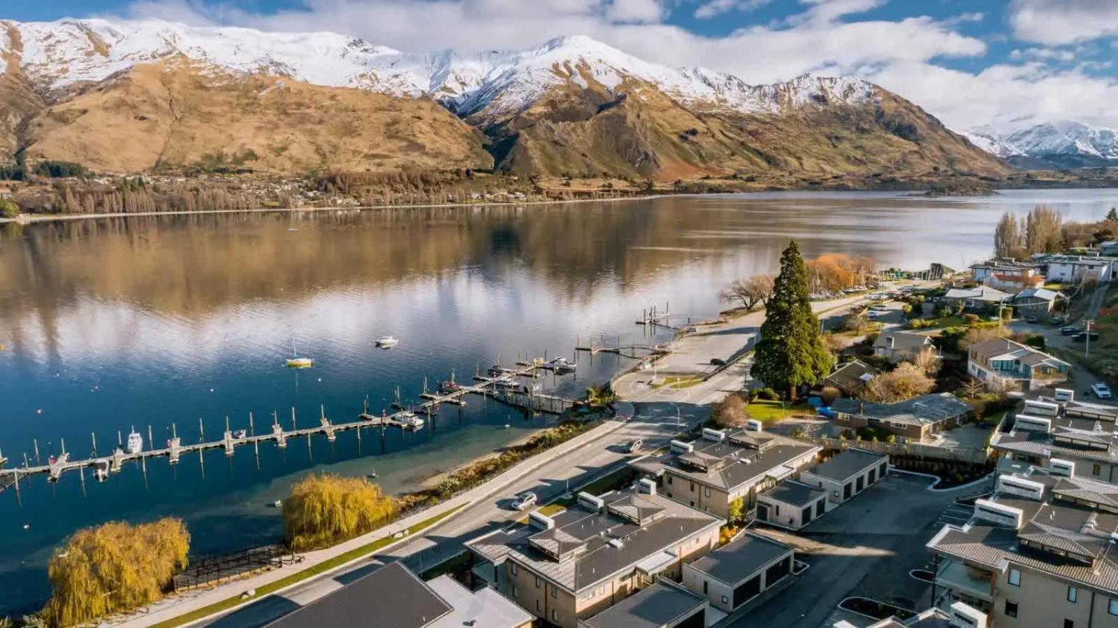 Apartment Lakeview Luxury 2 Bedroom *