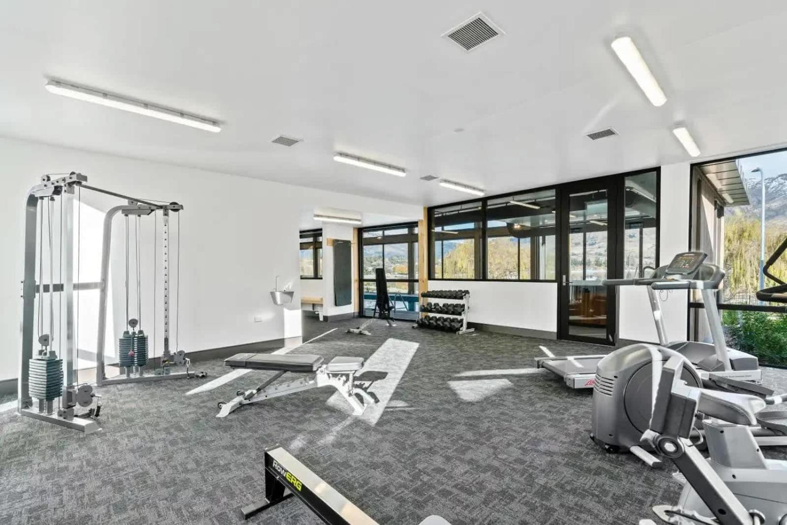 Lakeview Luxury