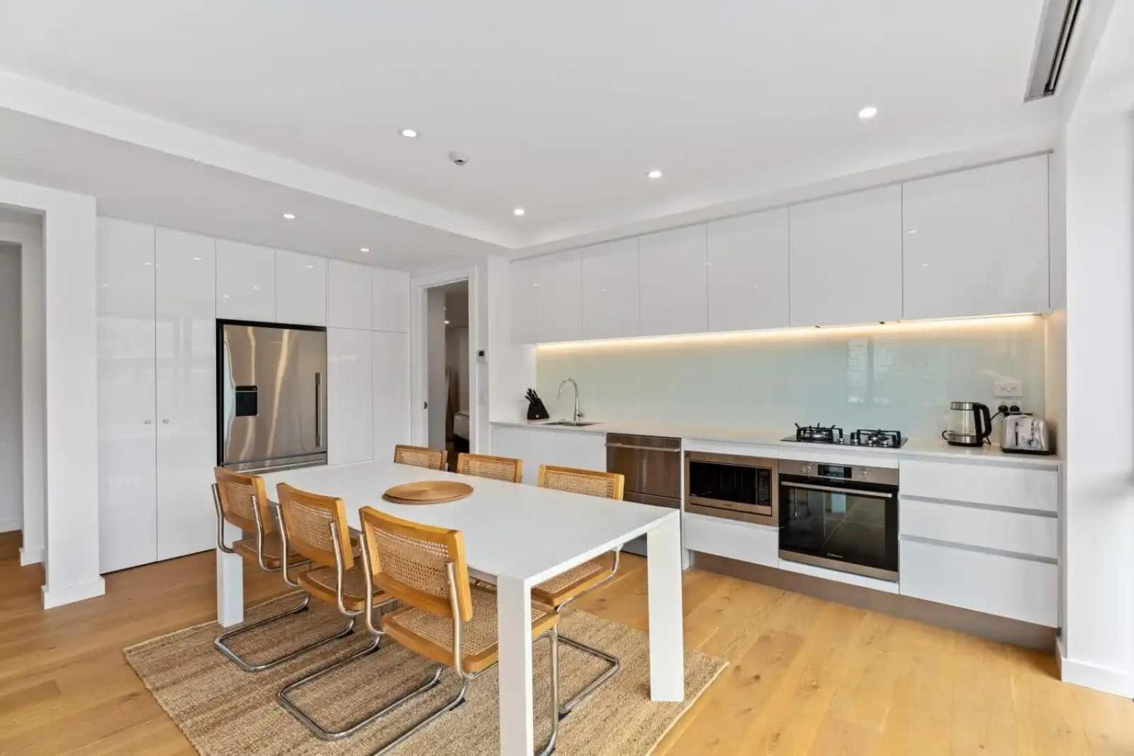 Lakeview Luxury Apartment *