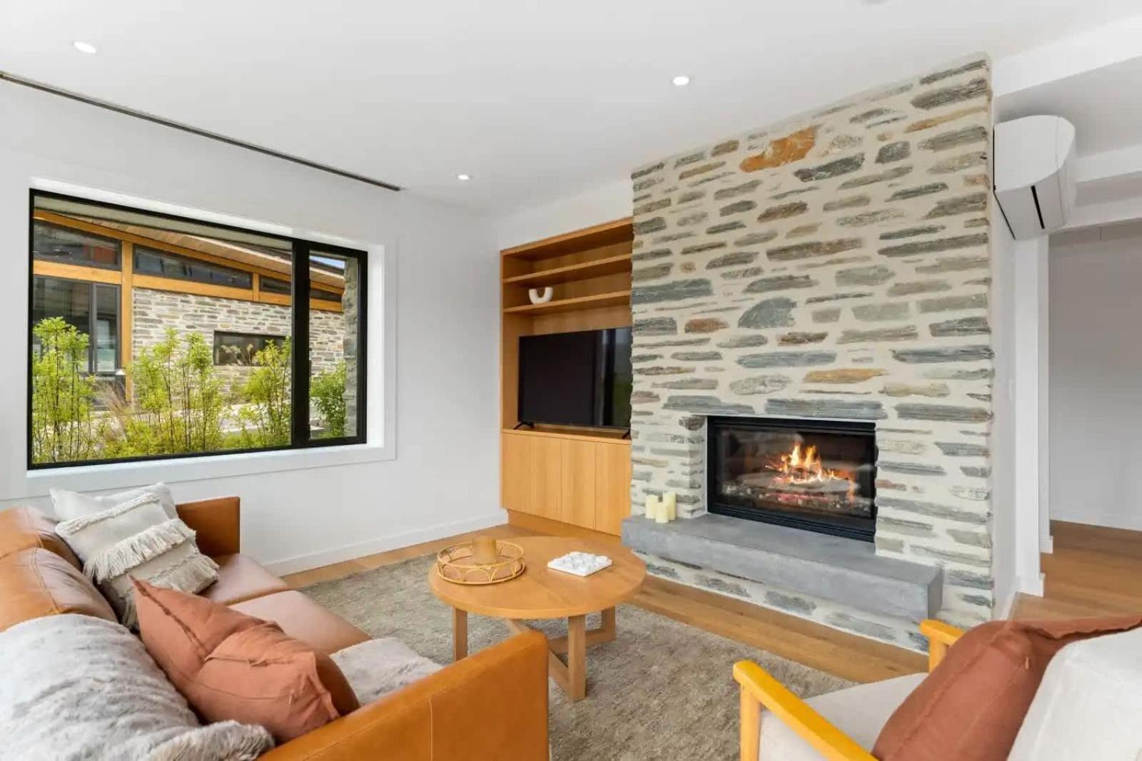 Lakeview Luxury *
