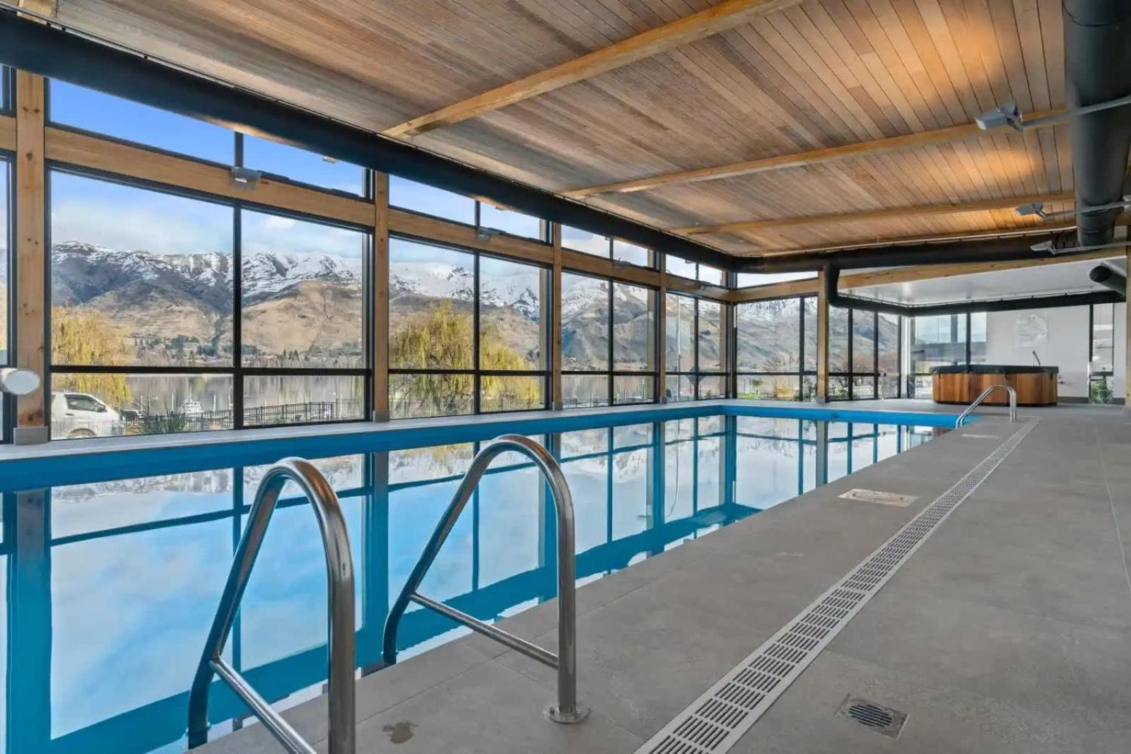 Lakeview Luxury Apartment