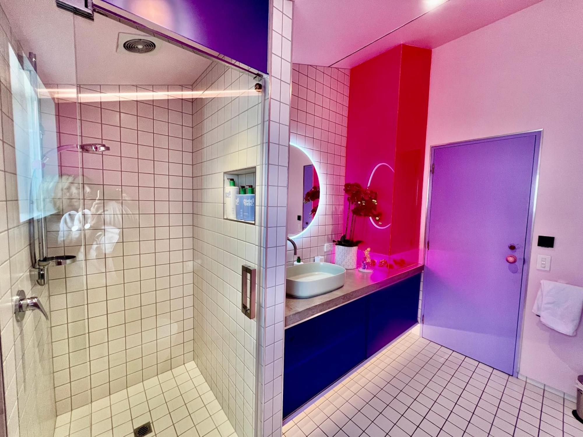 Designers Dream, Tokyo Pop Art With Courtyard, Fire & Views Apartment
