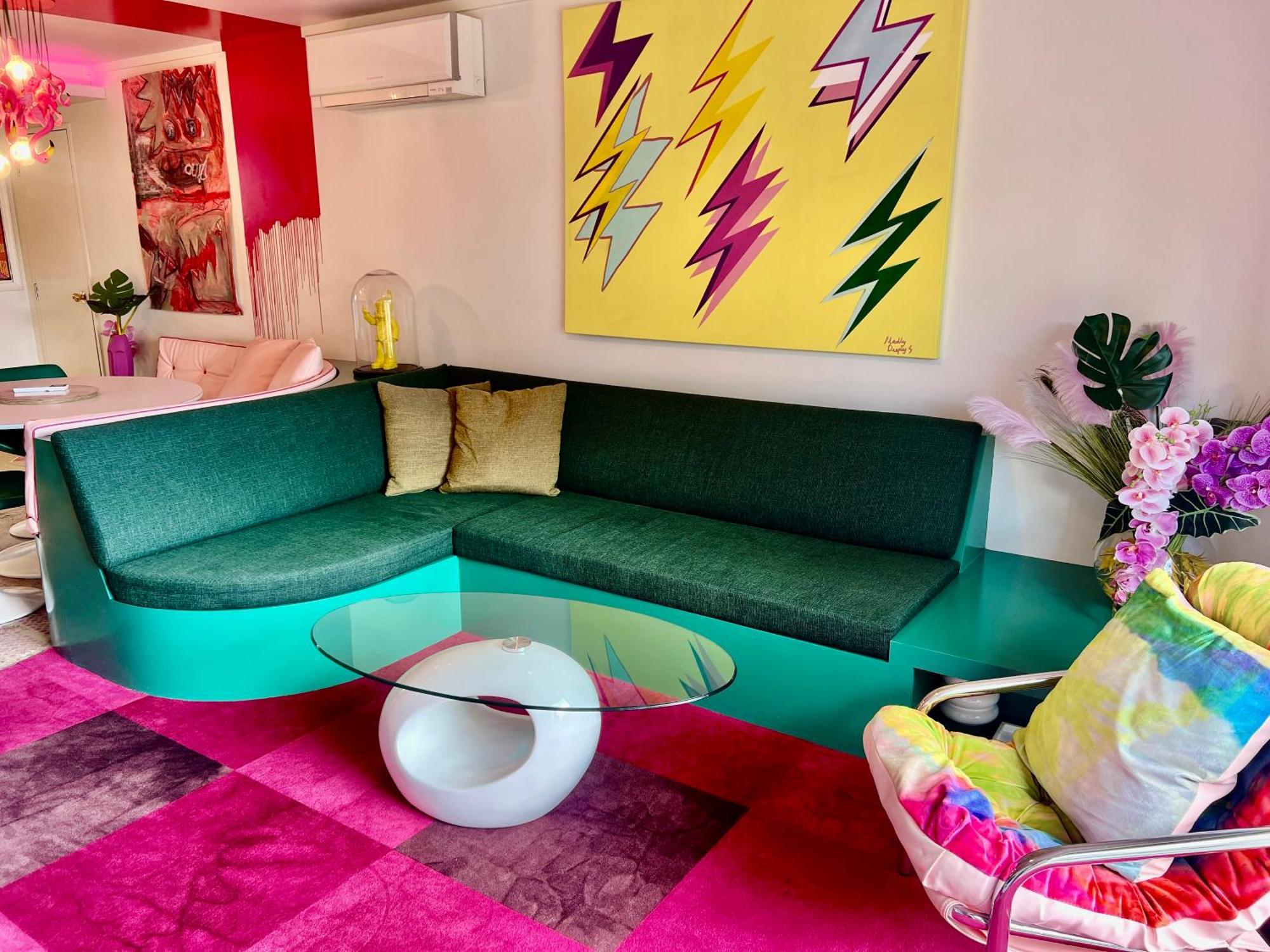 Apartment Designers Dream, Tokyo Pop Art With Courtyard, Fire & Views