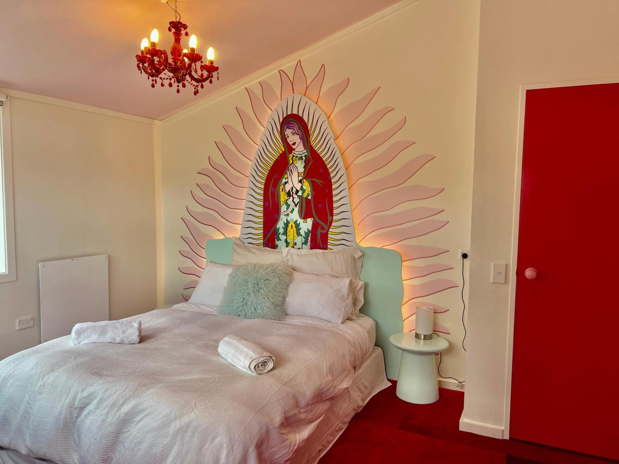 Designers Dream, Tokyo Pop Art With Courtyard, Fire & Views Apartment
