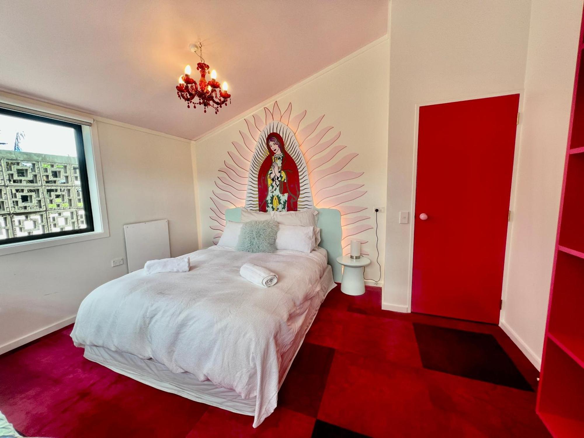 Designers Dream, Tokyo Pop Art With Courtyard, Fire & Views *