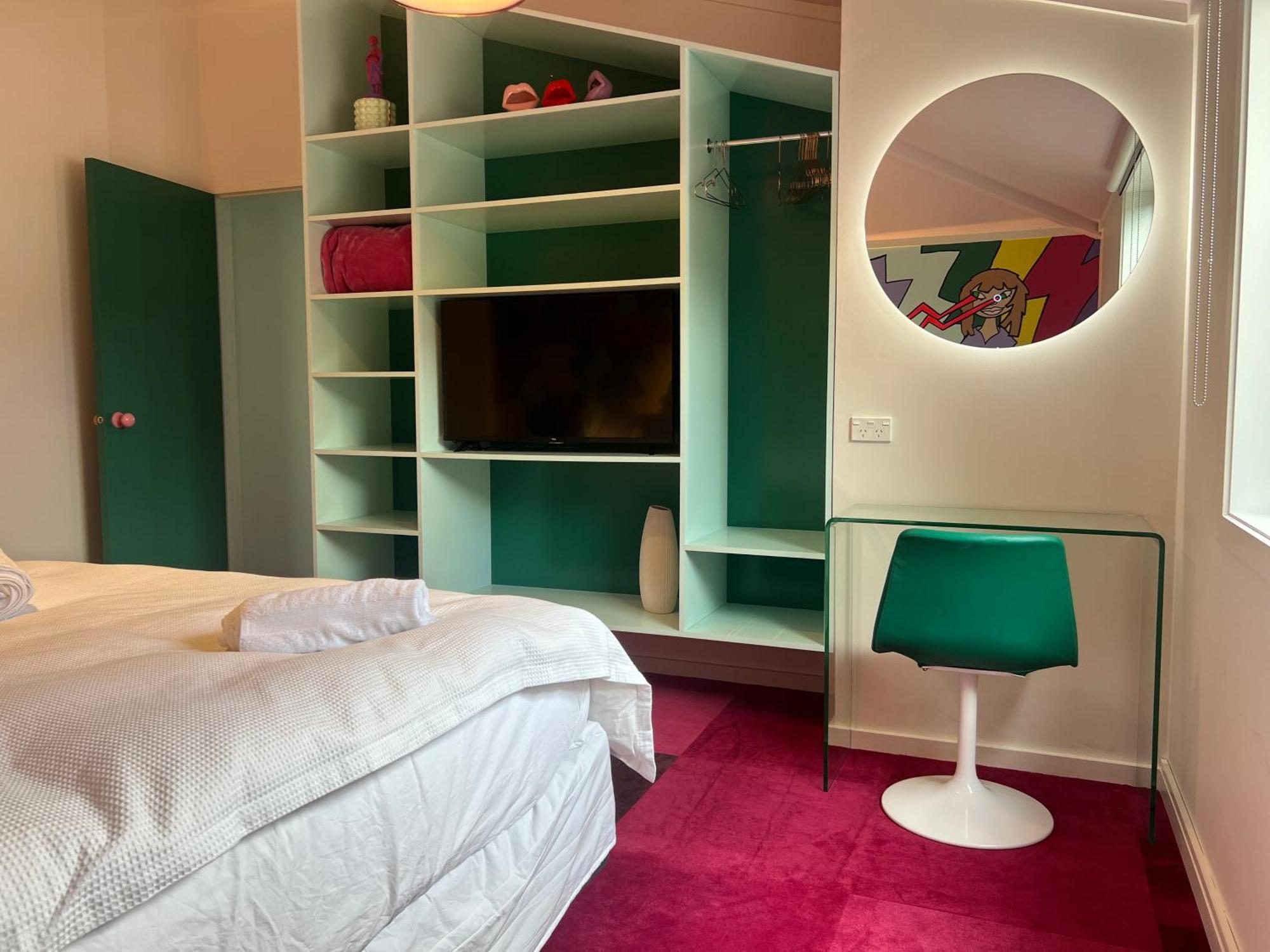 Designers Dream, Tokyo Pop Art With Courtyard, Fire & Views Apartment *